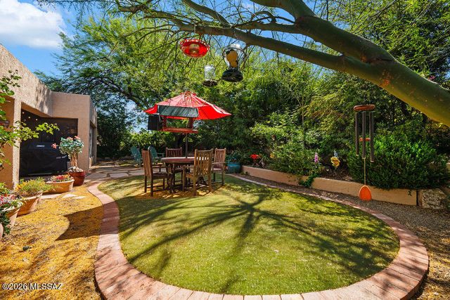 1018 N Cowboy Canyon Drive, Green Valley, AZ 85614