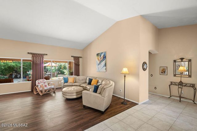 1018 N Cowboy Canyon Drive, Green Valley, AZ 85614