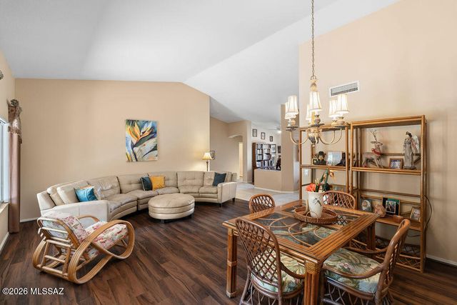 1018 N Cowboy Canyon Drive, Green Valley, AZ 85614