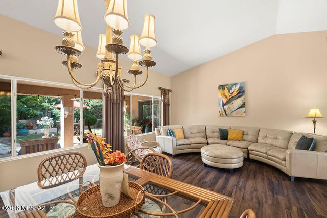 1018 N Cowboy Canyon Drive, Green Valley, AZ 85614