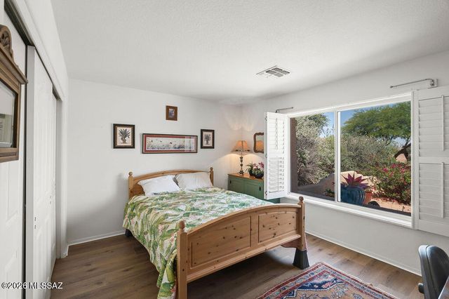 1018 N Cowboy Canyon Drive, Green Valley, AZ 85614