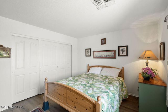 1018 N Cowboy Canyon Drive, Green Valley, AZ 85614
