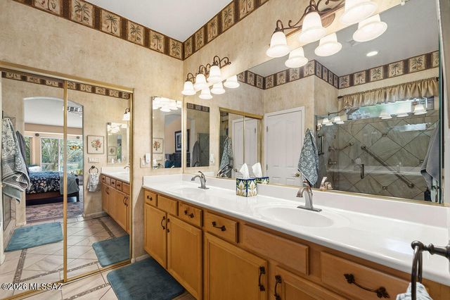 1018 N Cowboy Canyon Drive, Green Valley, AZ 85614