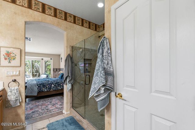 1018 N Cowboy Canyon Drive, Green Valley, AZ 85614