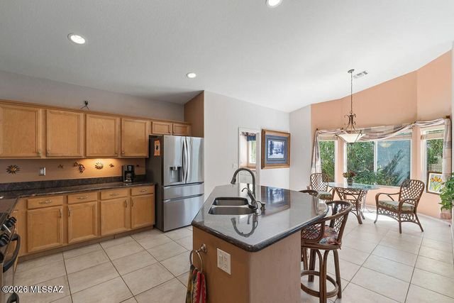 1018 N Cowboy Canyon Drive, Green Valley, AZ 85614