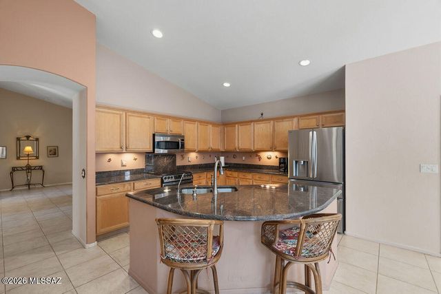 1018 N Cowboy Canyon Drive, Green Valley, AZ 85614