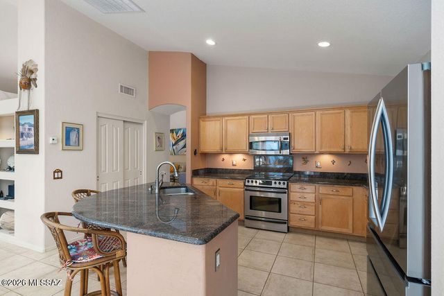 1018 N Cowboy Canyon Drive, Green Valley, AZ 85614