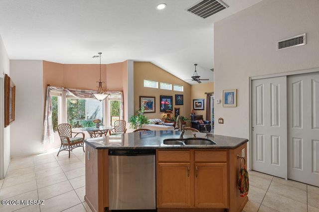 1018 N Cowboy Canyon Drive, Green Valley, AZ 85614