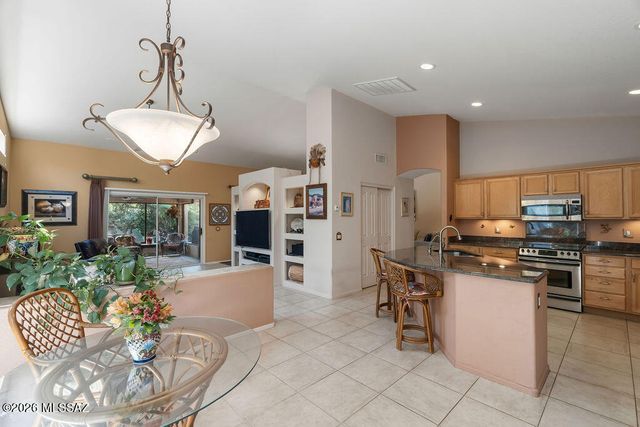 1018 N Cowboy Canyon Drive, Green Valley, AZ 85614