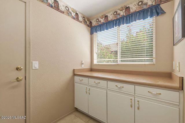 1018 N Cowboy Canyon Drive, Green Valley, AZ 85614