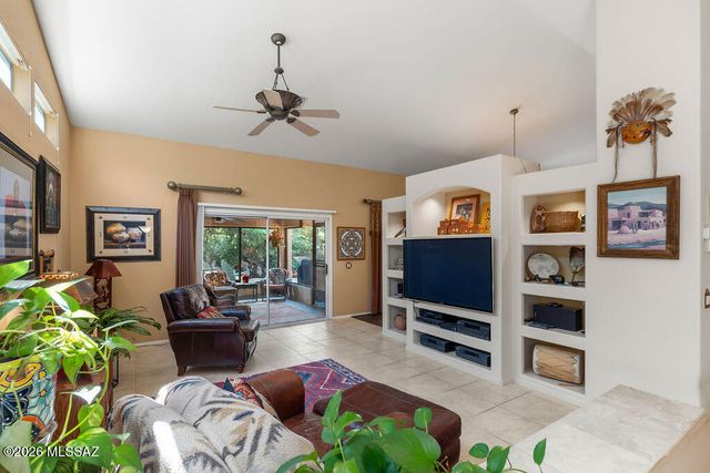 1018 N Cowboy Canyon Drive, Green Valley, AZ 85614