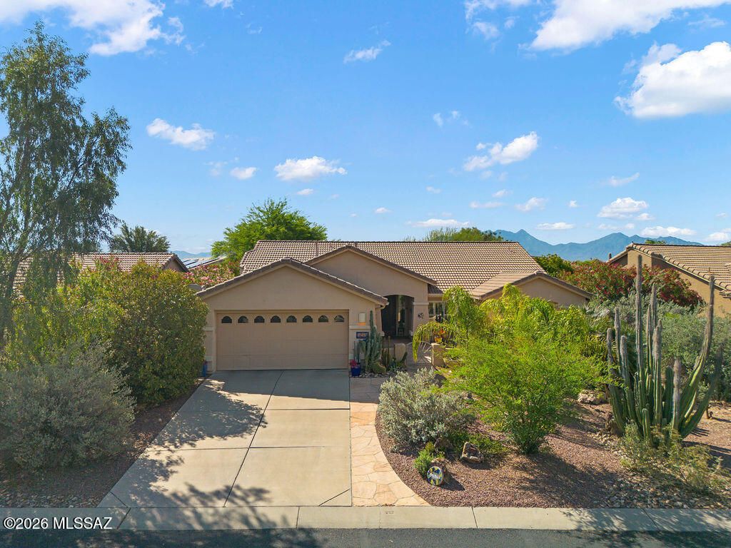 1018 N Cowboy Canyon Drive, Green Valley, AZ 85614