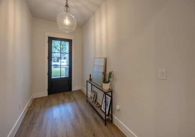 2902 Hiawatha Trail, Lake Worth, TX 76135