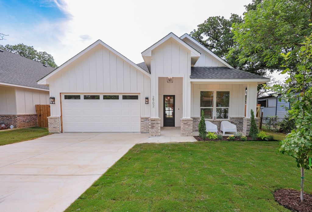 2902 Hiawatha Trail, Lake Worth, TX 76135