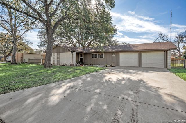 1423 Dove, Seguin, TX 78155