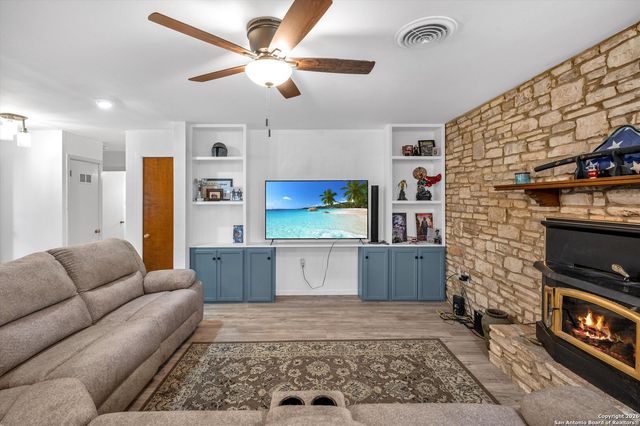 1423 Dove, Seguin, TX 78155