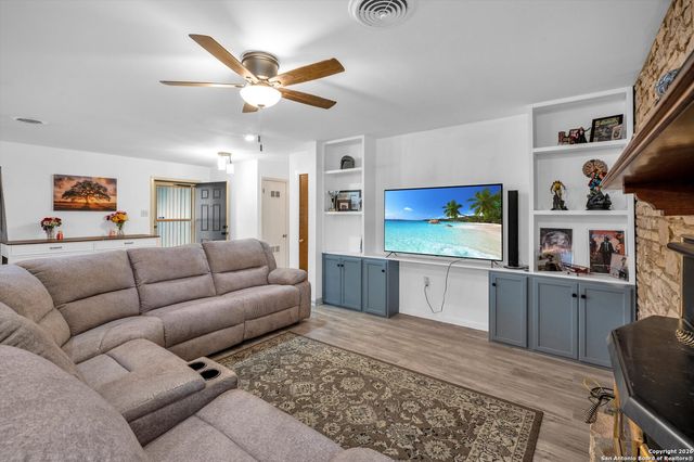 1423 Dove, Seguin, TX 78155