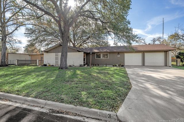 1423 Dove, Seguin, TX 78155