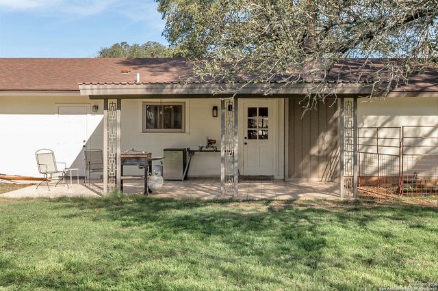 1423 Dove, Seguin, TX 78155