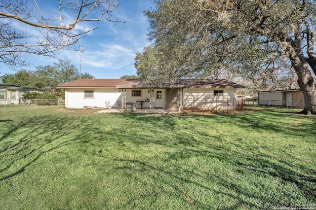 1423 Dove, Seguin, TX 78155