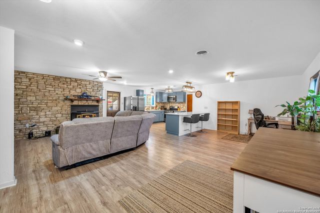 1423 Dove, Seguin, TX 78155