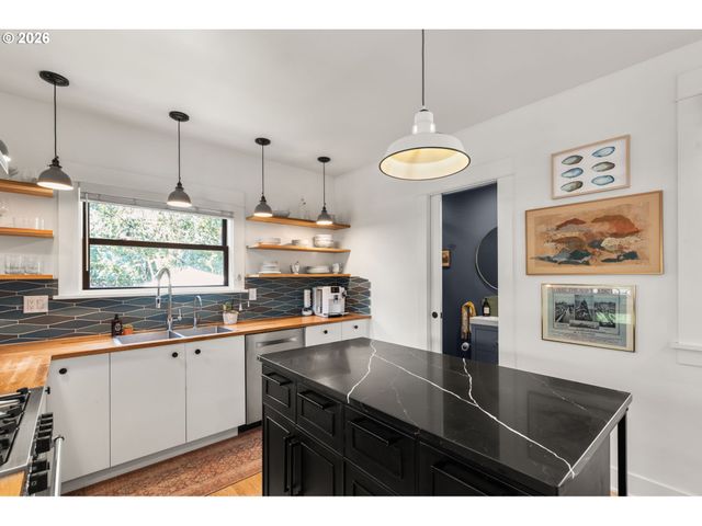 1105 Se NEHALEM St, Portland, OR 97202