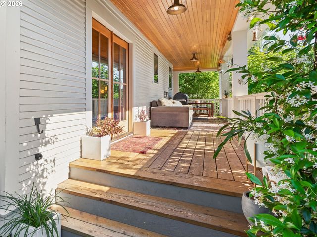 1105 Se NEHALEM St, Portland, OR 97202