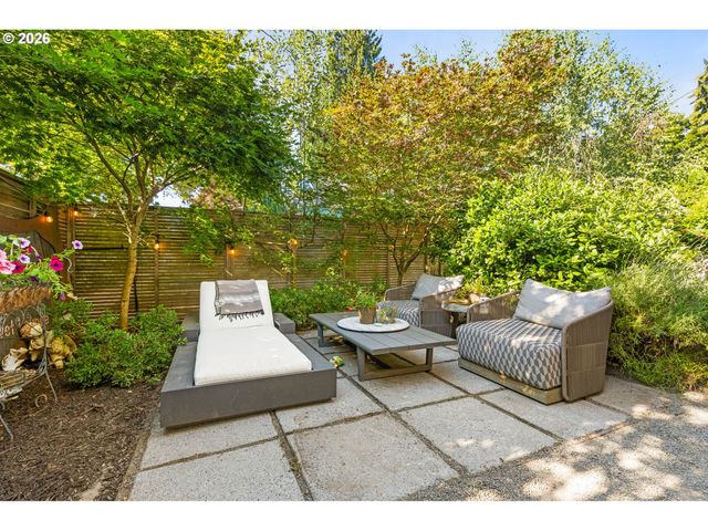 1105 Se NEHALEM St, Portland, OR 97202