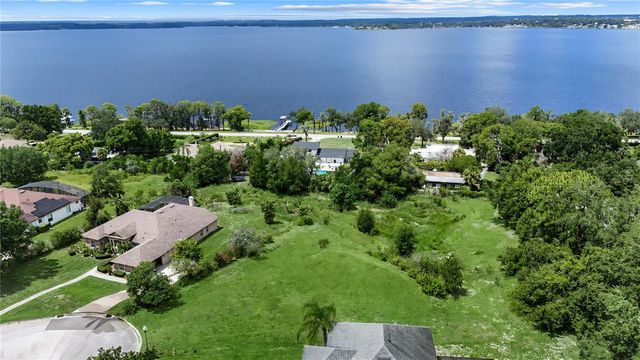 12615 CROWN POINT CIRCLE, Clermont, FL 34711