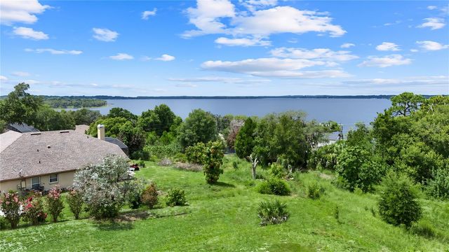 12615 CROWN POINT CIRCLE, Clermont, FL 34711