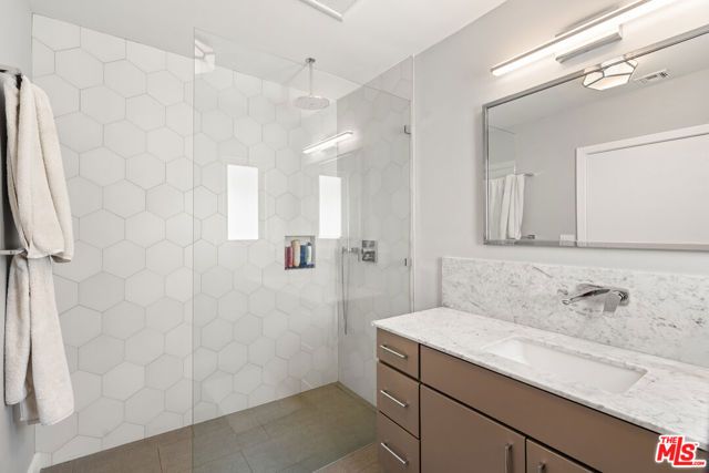 516 N Mansfield Avenue, Los Angeles, CA 90036