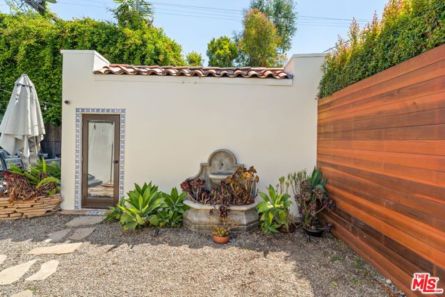 516 N Mansfield Avenue, Los Angeles, CA 90036
