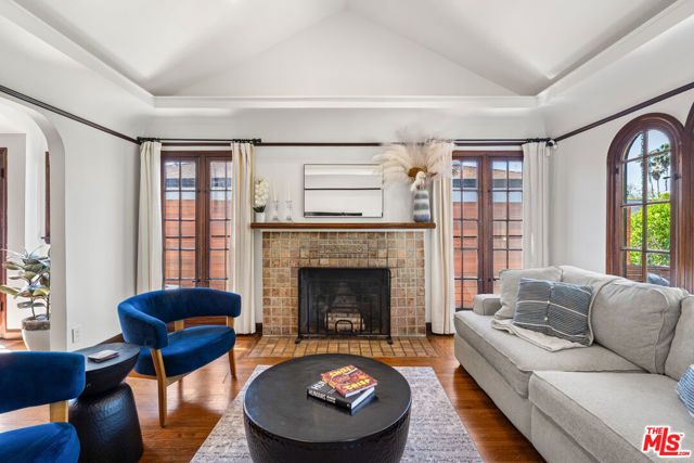 516 N Mansfield Avenue, Los Angeles, CA 90036