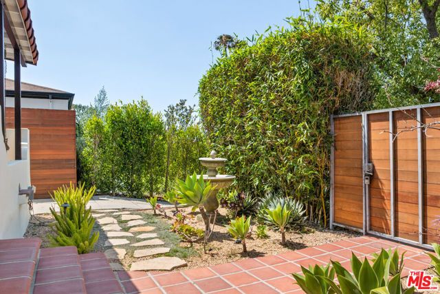 516 N Mansfield Avenue, Los Angeles, CA 90036