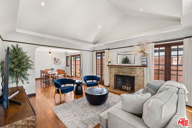 516 N Mansfield Avenue, Los Angeles, CA 90036
