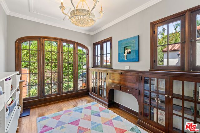516 N Mansfield Avenue, Los Angeles, CA 90036