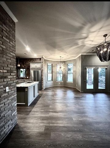 2021 Raineys Boulevard, Edmond, OK 73025