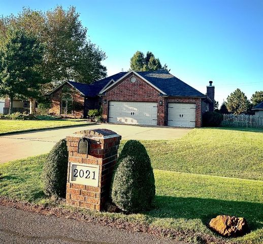 2021 Raineys Boulevard, Edmond, OK 73025