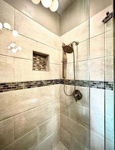 2021 Raineys Boulevard, Edmond, OK 73025