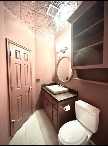 2021 Raineys Boulevard, Edmond, OK 73025