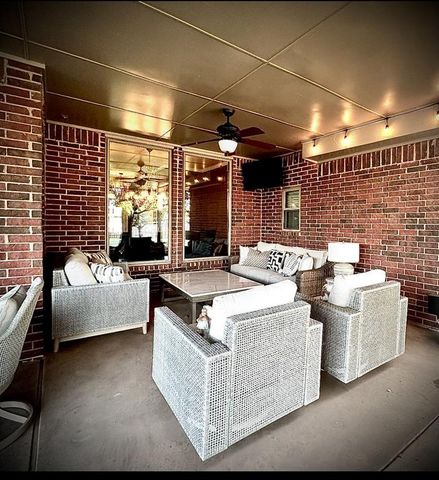 2021 Raineys Boulevard, Edmond, OK 73025