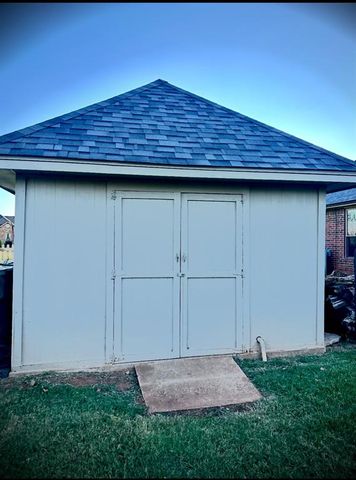 2021 Raineys Boulevard, Edmond, OK 73025