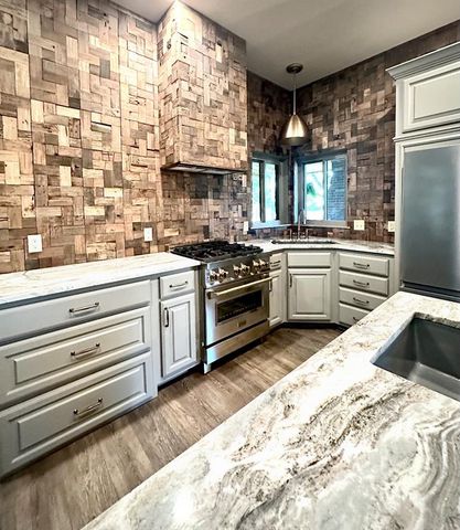 2021 Raineys Boulevard, Edmond, OK 73025