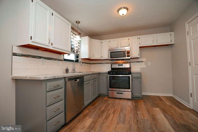 2070 WYATT CIR, Dover, PA 17315