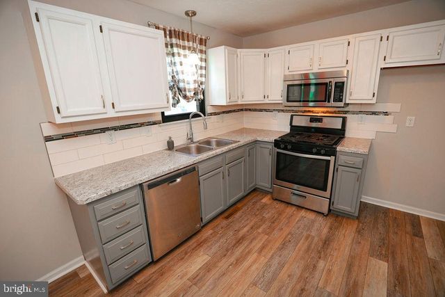 2070 WYATT CIR, Dover, PA 17315