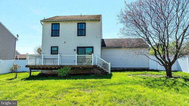 2070 WYATT CIR, Dover, PA 17315