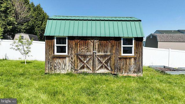 2070 WYATT CIR, Dover, PA 17315