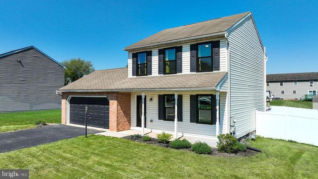 2070 WYATT CIR, Dover, PA 17315