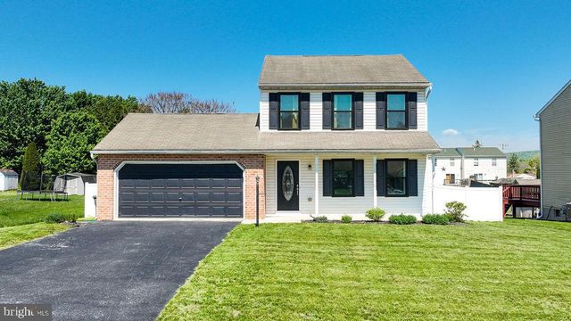2070 WYATT CIR, Dover, PA 17315