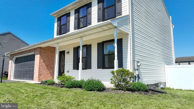 2070 WYATT CIR, Dover, PA 17315